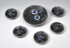 池田秀子　「組皿 ブルーローズ」 大皿　径25.0　高5.0cm 小皿　径13.5　高2.5cm　５枚