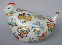 吉田洋子 「色絵雌鶏蓋物」 径15.0×25.0　高18.0cm