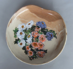 落合満代 「色絵花文変形皿」 径24.5　高3.5 cm