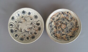 武田芳子 「窯変銹絵皿２枚」径18.0×18.0高3.0cm