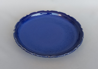 繭山和子「瑠璃釉輪花平鉢」径22.5×22.5 高3.0cm