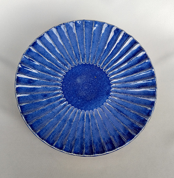 池田博之「瑠璃釉菊花皿」径23.5×23.5 高3.0cm