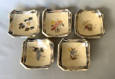 武田芳子　「花文絵替隅切角皿」　径15.0×15.0 高5.0cm