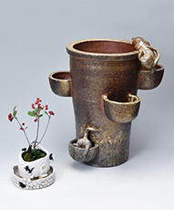 中村直子 「ネコのいる植木鉢二種」大　径51.0×41.0　高48.0cm 小　径16.0　高14.0cm